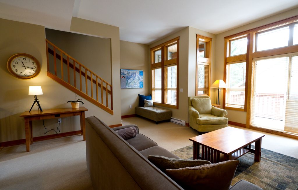 Panorama Vacation Rental - Wolf Lake | 123 Huggard Rd, Calgary, AB T3Z 2C2, Canada | Phone: (403) 970-9074