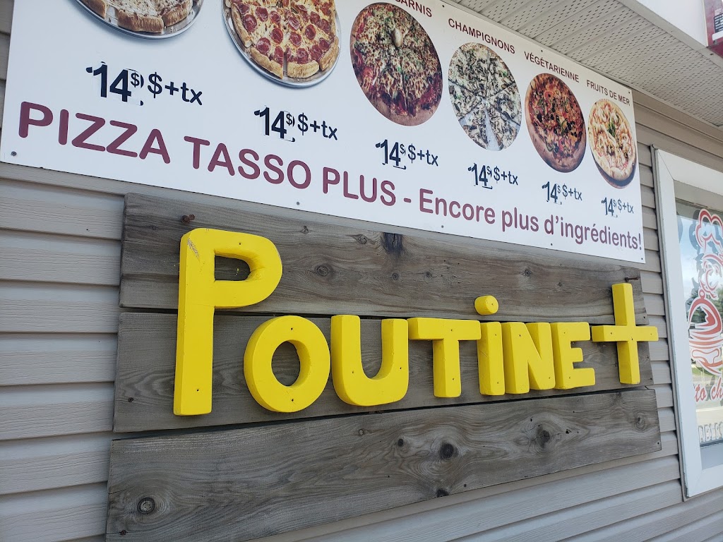 Chez Tasso bar (Poutine +) | 4490 QC-112, Ascot Corner, QC J0B 1A0, Canada | Phone: (819) 446-6994