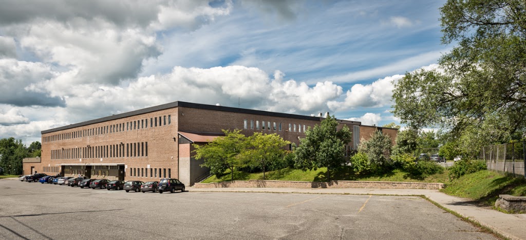 École secondaire La Frontalière | 311 Rue Saint-Paul Estate, Coaticook, QC J1A 1G1, Canada | Phone: (819) 849-4825
