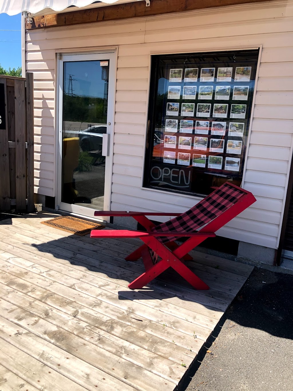 Christine Sharp - Century 21 Granite Realty Group | 9143 ON-118, Algonquin Highlands, ON K0M 1J1, Canada | Phone: (416) 566-1592