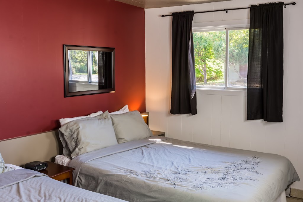 Attitude Montagne | 1510 Chem. de lAvalanche, Saint-Adolphe-dHoward, QC J0T 2B0, Canada | Phone: (819) 714-0101