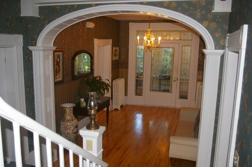 Dawson House Bed & Breakfast | 122 N River Rd, Charlottetown, PE C1A 3K8, Canada | Phone: (902) 628-3886