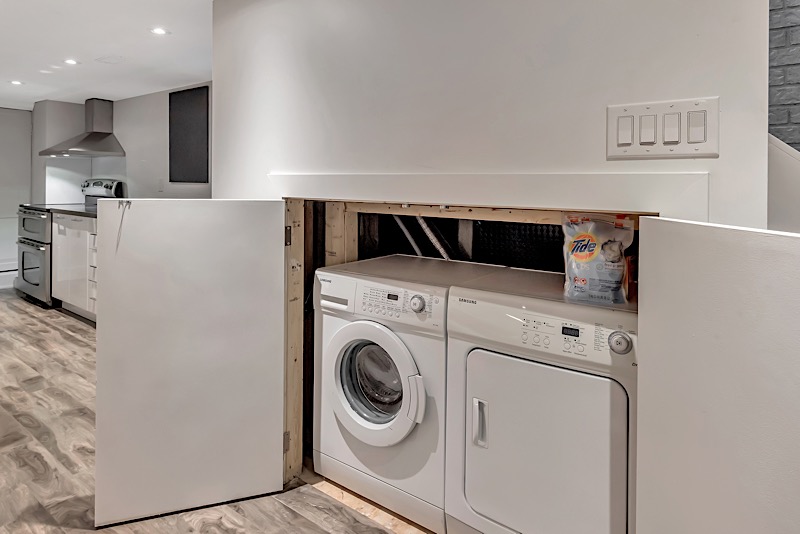 Luxury on Lauder | 386 Lauder Ave Unit B, York, ON M6E 3H8, Canada | Phone: (416) 670-3352