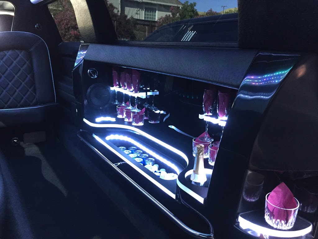 Black Tie Executive Limo Barrie | 452 Tiffin St, Barrie, ON L4N 9W8, Canada | Phone: (705) 721-1444