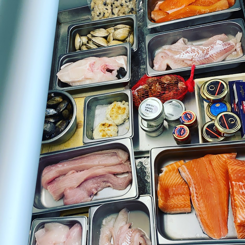 Dory Mates’ Seafood Shop | 11 Lincoln St, Lunenburg, NS B0J 2C0, Canada | Phone: (902) 521-7067