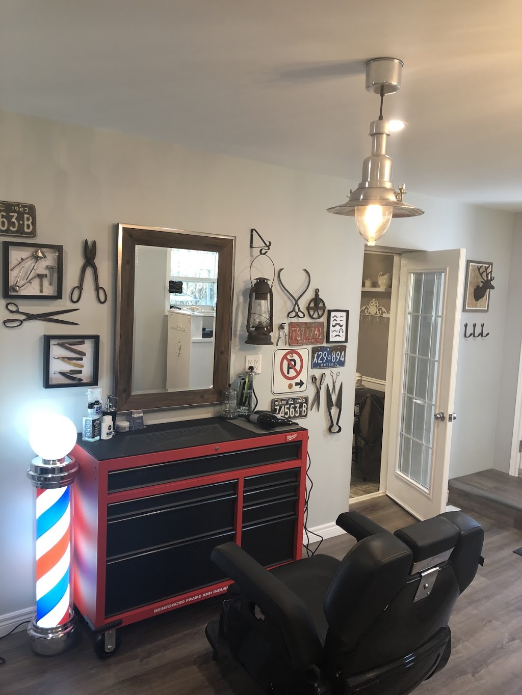 Glitter & Grease Salon/Barbershop | 215 Orchard Rd, Woodstock, ON N4S 7N5, Canada | Phone: (519) 808-0099