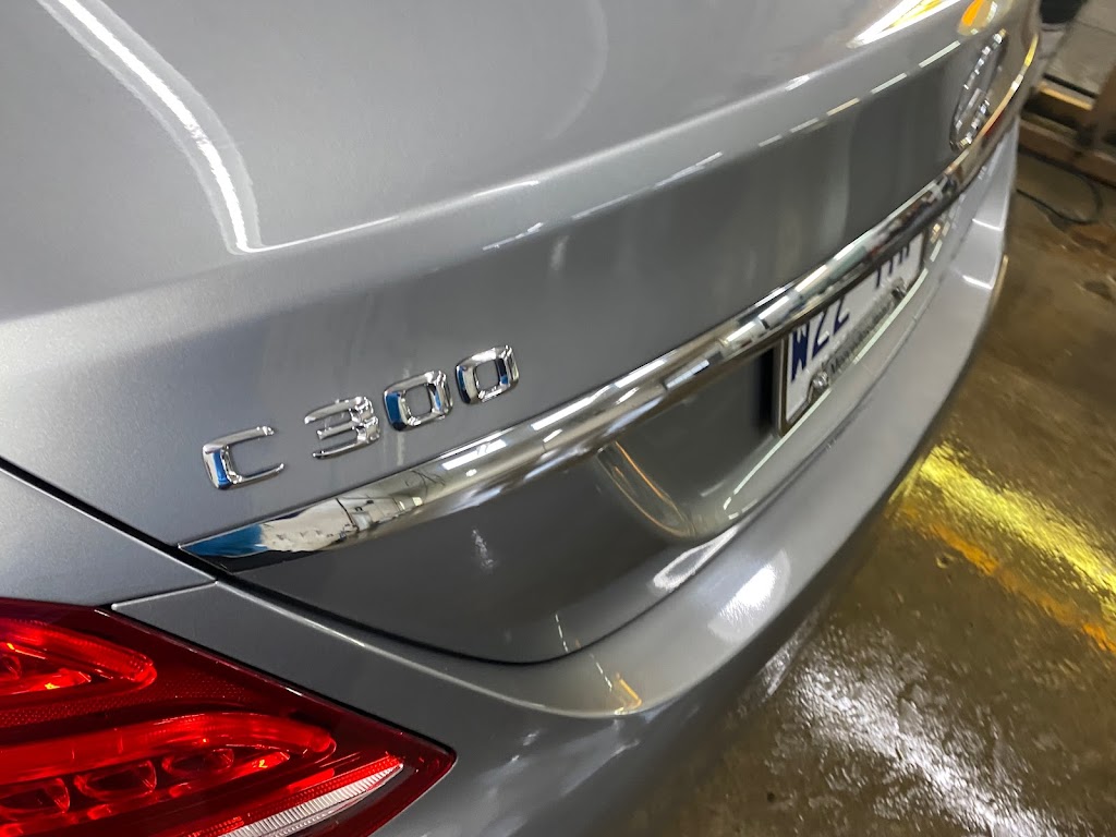 Lave Auto Liquide | 2350 Bd du Curé-Labelle, Laval, QC H7T 1R1, Canada | Phone: (450) 505-6300