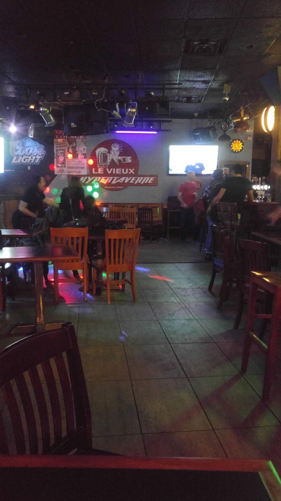Pub Le Vieux | 650 Boulevard du Fort-Saint-Louis, Boucherville, QC J4B 1S9, Canada | Phone: (450) 655-9117