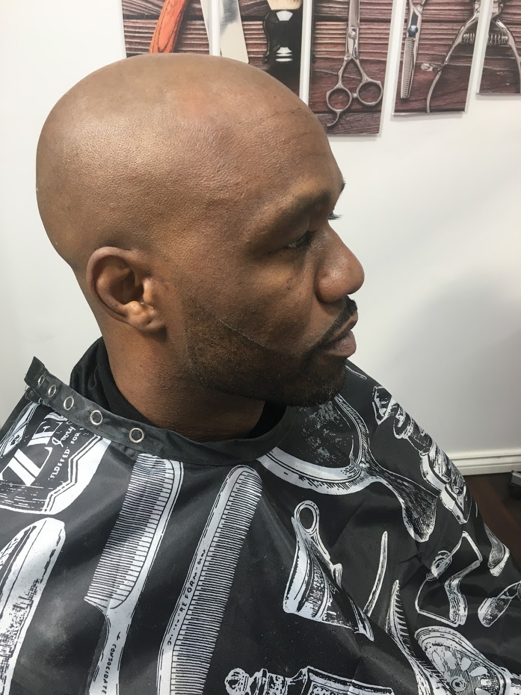 Raw Cutz Barbershop | 218 Waverly St S, Oshawa, ON L1J 5V4, Canada | Phone: (416) 474-0109