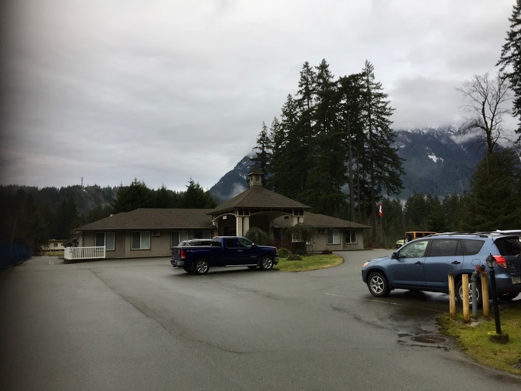 Riverside Manor | point of interest | 765 Old Hope Princeton Way, Hope, BC V0X 1L4, Canada | 6048604700 OR +1 604-860-4700