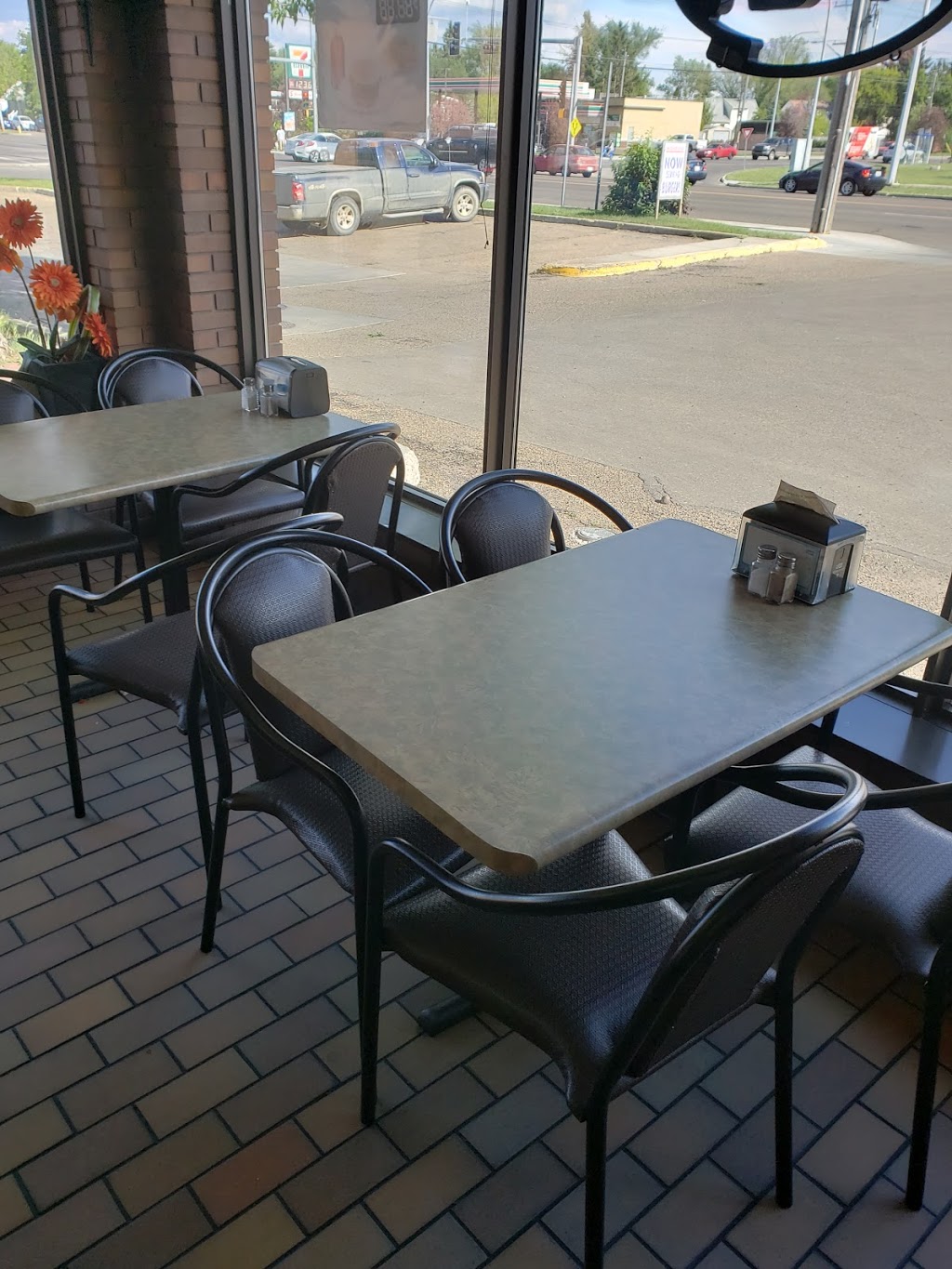 Sir Donair & Fast Food | 14210 118 Ave NW, Edmonton, AB T5L 2M5, Canada | Phone: (780) 488-2777