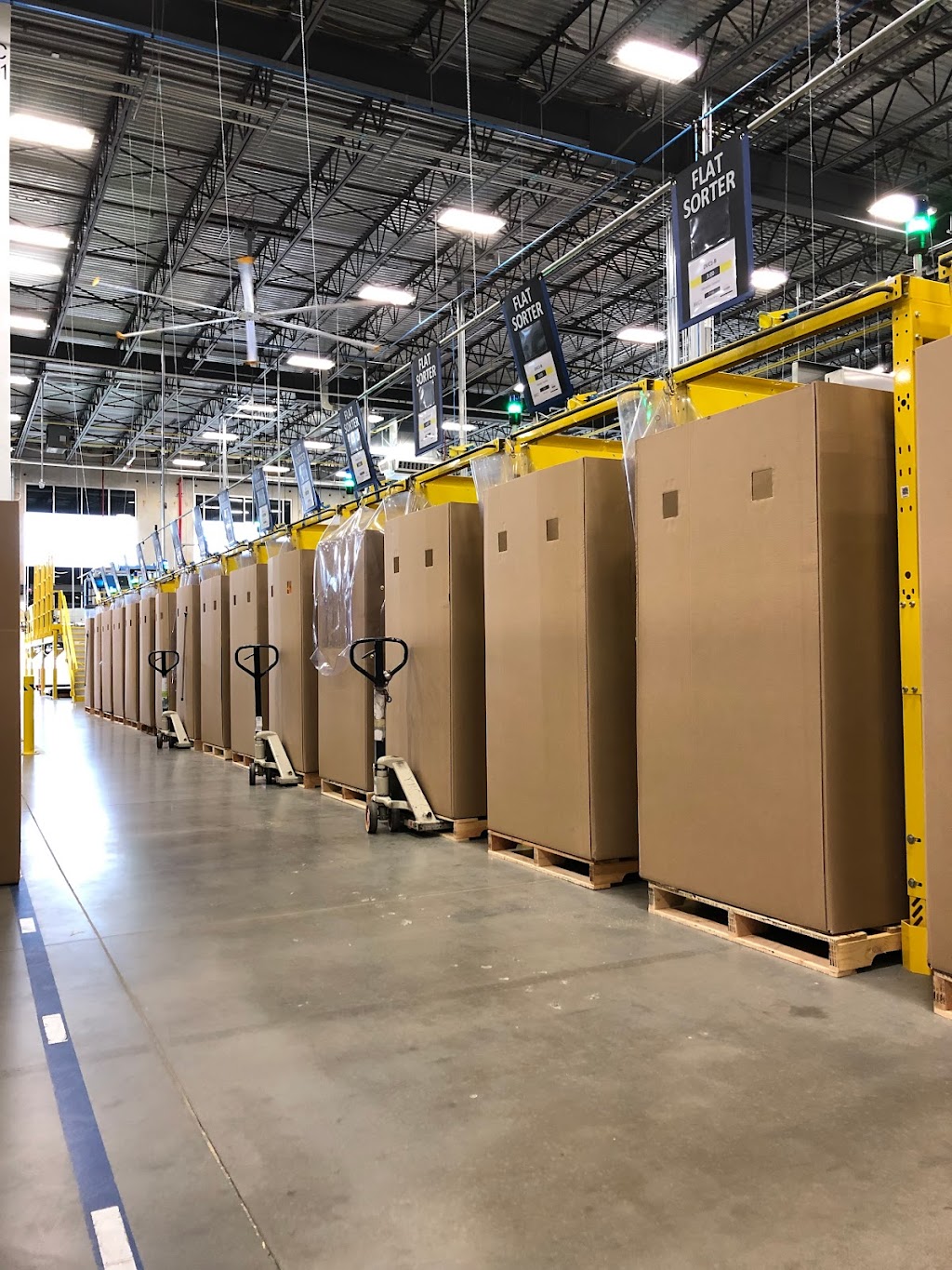 Amazon YXX2- Fulfillment Center | 16131 Blundell Rd, Richmond, BC V6W 0A1, Canada | Phone: (778) 234-1200