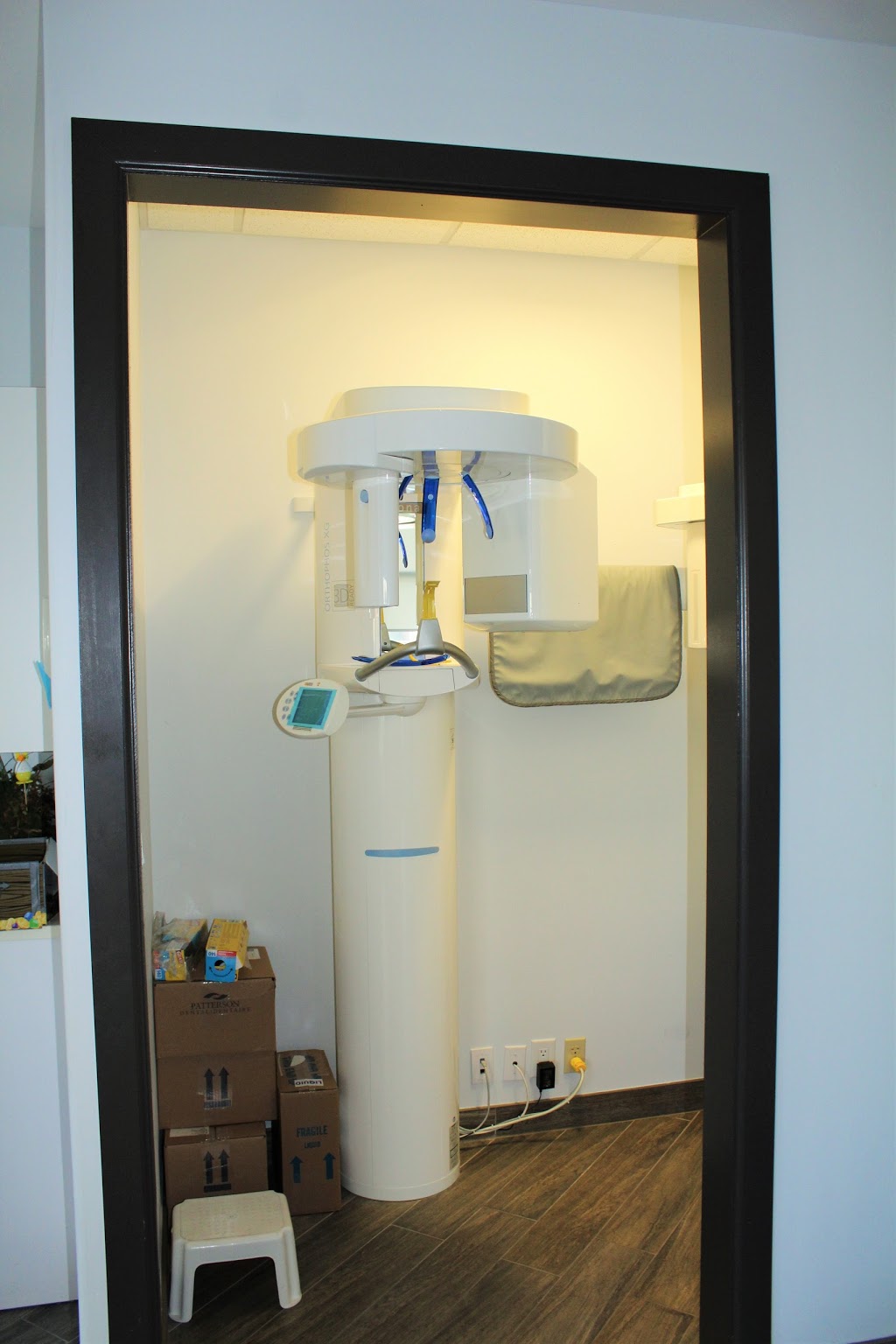 Upper Markham Smiles Dental Office | 9418 Markham Rd, Markham, ON L3P 3J3, Canada | Phone: (905) 201-7555