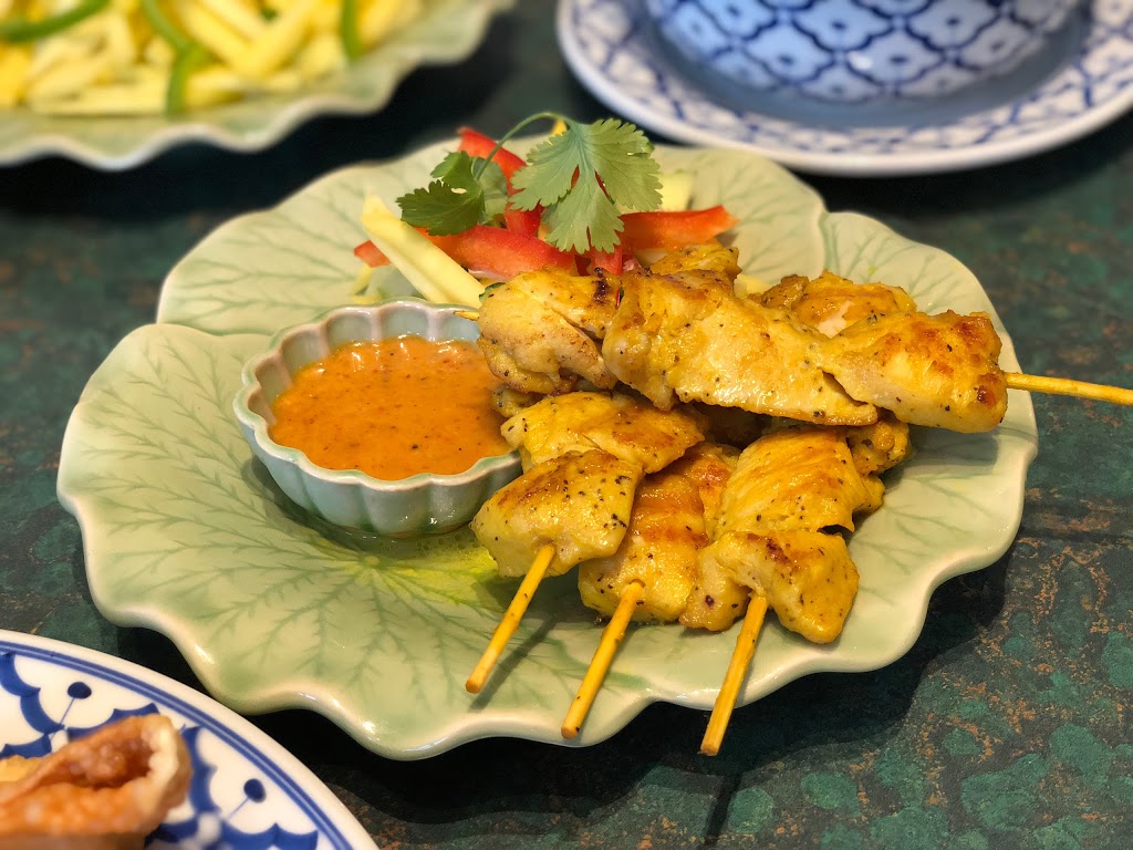 Khao Gaeng | 3583 Lake Shore Blvd W, Etobicoke, ON M8W 1P5, Canada | Phone: (647) 343-8019