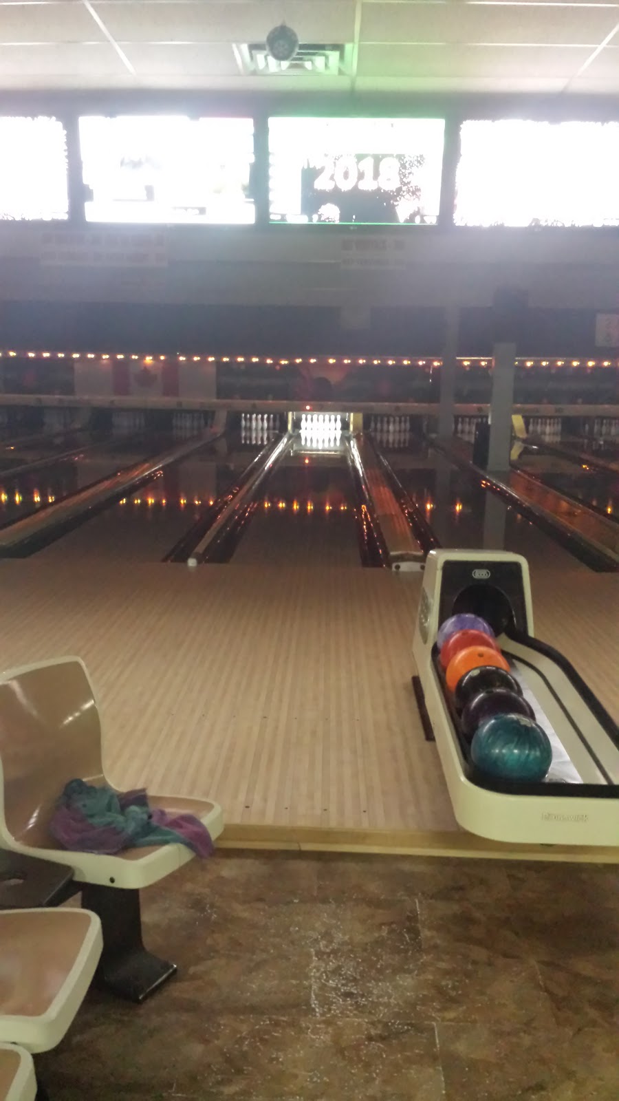 Leisure Bowling Lanes Ltd | 728 Champlain Ave, Oshawa, ON L1J 6W8, Canada | Phone: (905) 579-4411