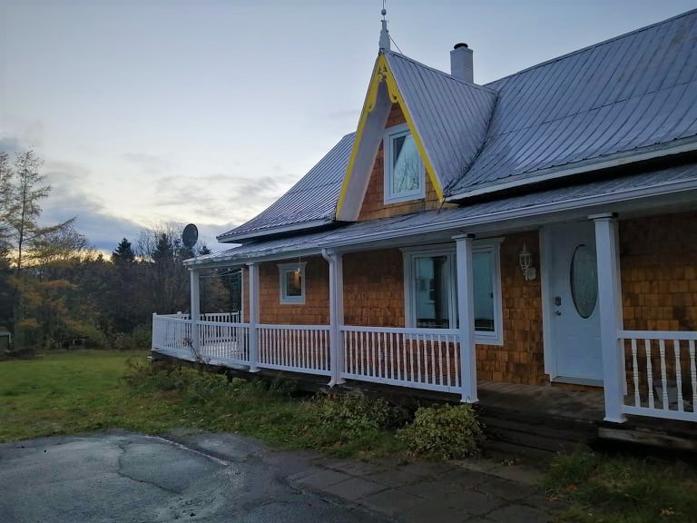 Le gîte de La maison jaune | 3 Rte de lÉglise N, Saint-Modeste, QC G0L 3W0, Canada | Phone: (418) 943-3701