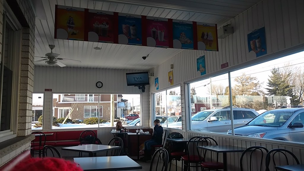 Le Mont Blanc | 735 Avenue Champlain, Disraeli, QC G0N 1E0, Canada | Phone: (418) 443-1206