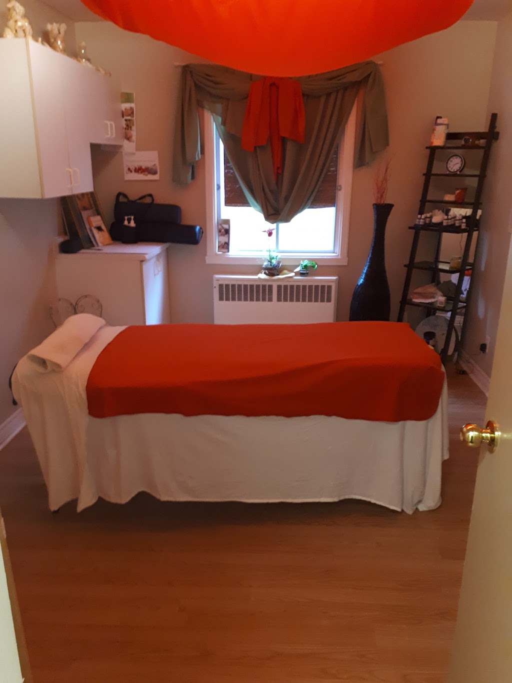 Pure Essentielle Clinique de Massothérapie | 4058 Rue Monselet Suite 112, Montréal-Nord, QC H1H 2C5, Canada | Phone: (514) 701-8231