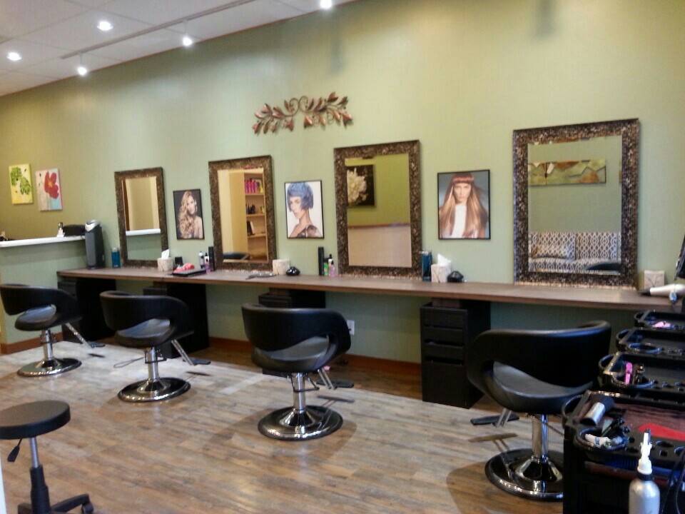 Julias Hair Salon | 102-1975 McCallum Rd, Abbotsford, BC V2S 3N3, Canada | Phone: (604) 758-5700