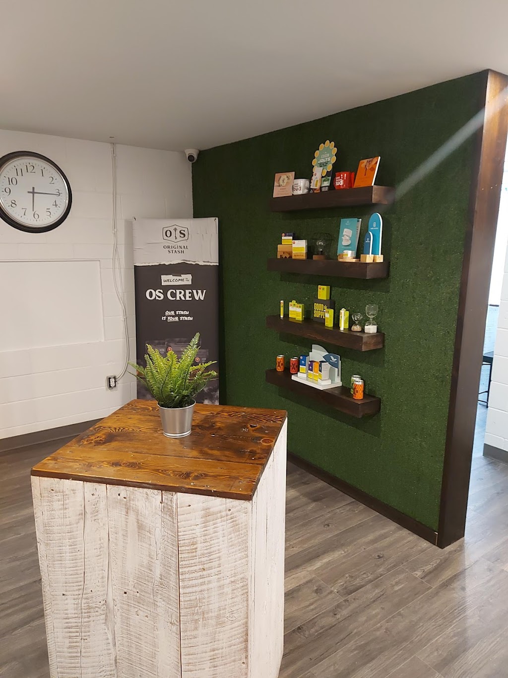 Golden Tree Cannabis Shelburne | 735 Industrial Rd, Shelburne, ON L9V 2Z4, Canada | Phone: (519) 925-1269