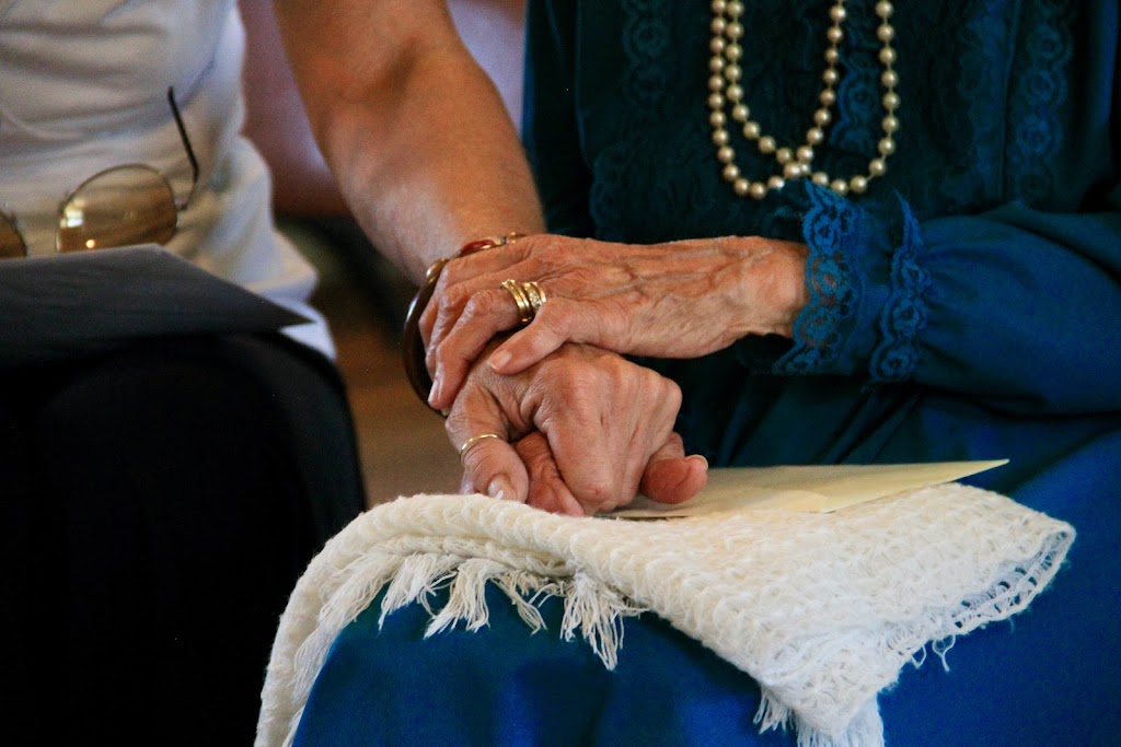 Happy Heart Seniors | 3603 Kildare Crescent SW, Calgary, AB T3E 4S3, Canada | Phone: (403) 614-4701