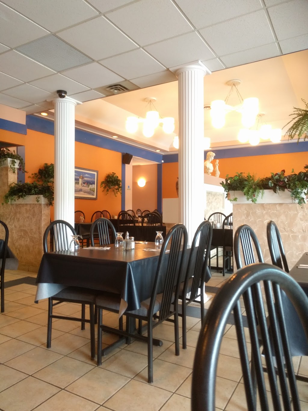 Tuxedo Village Family Restaurant | 2090 Corydon Ave, Winnipeg, MB R3P 0N3, Canada | Phone: (204) 897-6565