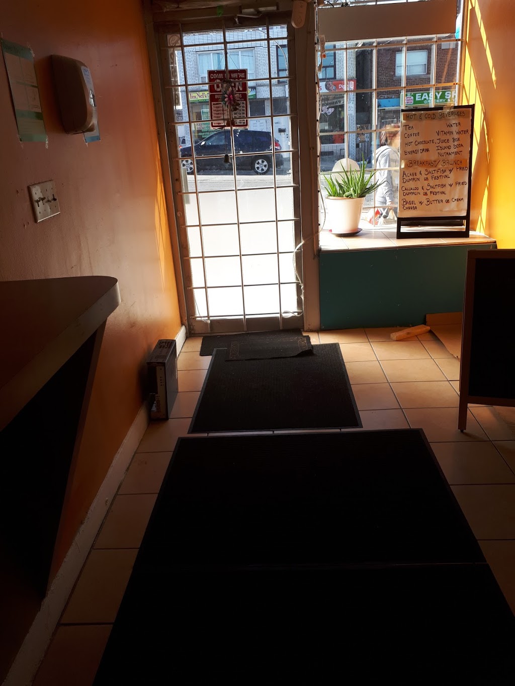 Mellos Cafe | 2536 Eglinton Ave W, York, ON M6M 3N4, Canada | Phone: (416) 792-4976