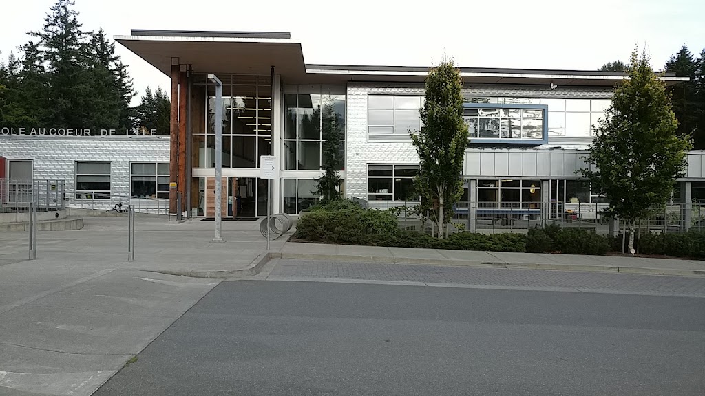 École Au coeur de lîle | 566 Linshart Rd, Comox, BC V9M 2K8, Canada | Phone: (250) 339-1848