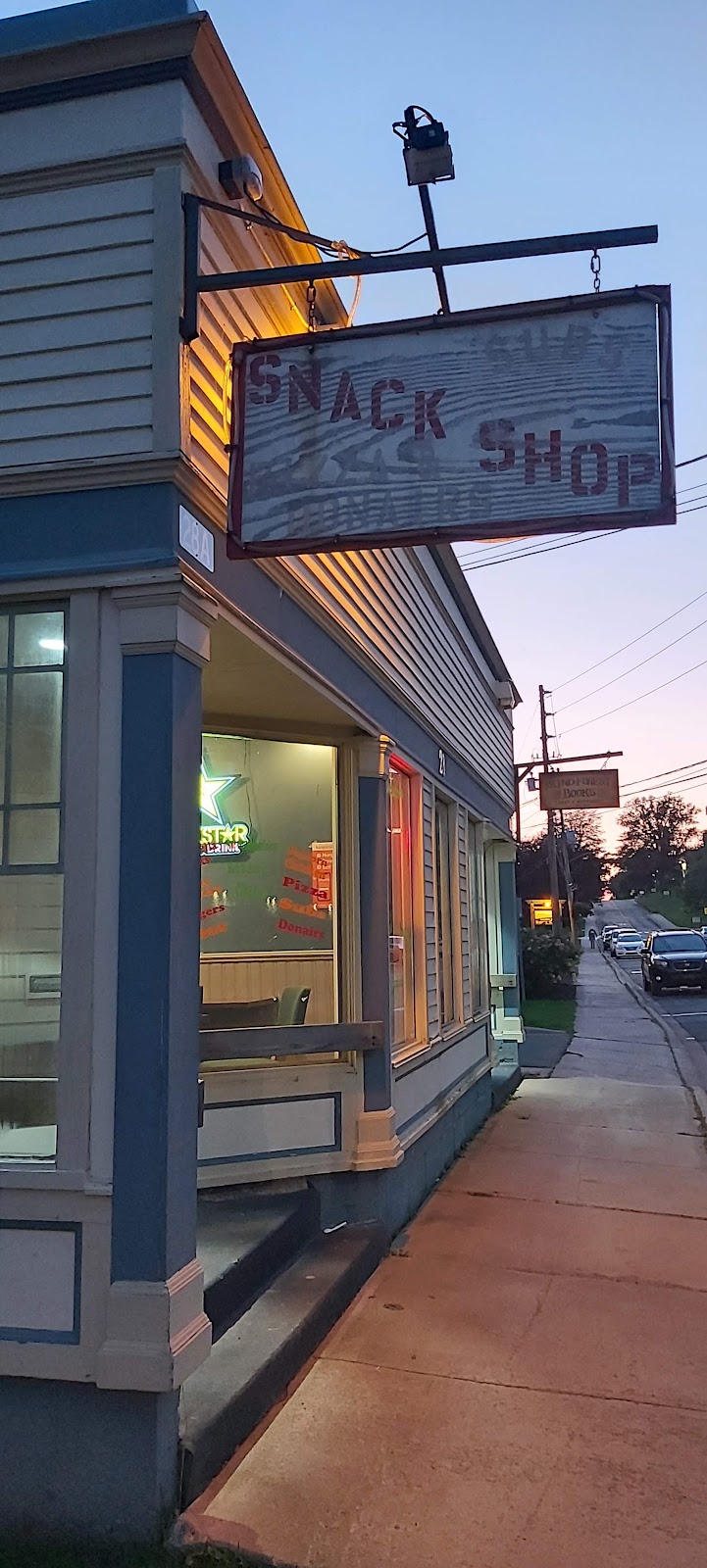 Bridge st Snack Shop | 23 Bridge St, Sackville, NB E4L 3N6, Canada | Phone: (506) 536-2320