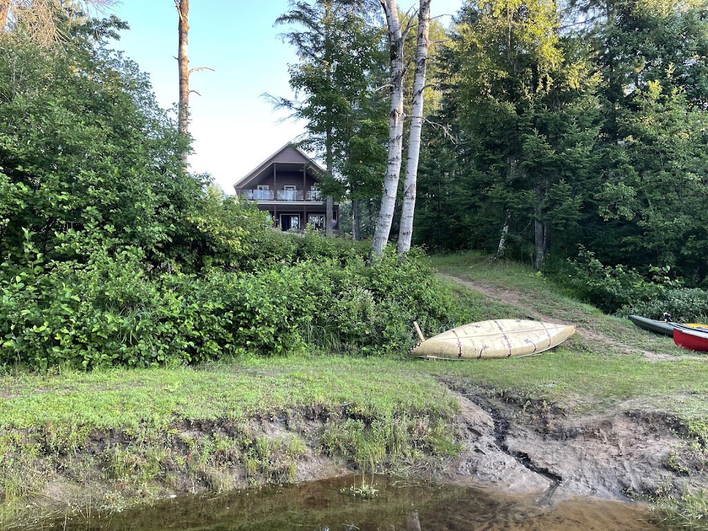 Chalet le Couvreur des Bois 2 | 500 Rue Dominique, Saint-Alexis-des-Monts, QC J0K 1V0, Canada | Phone: (819) 470-0586