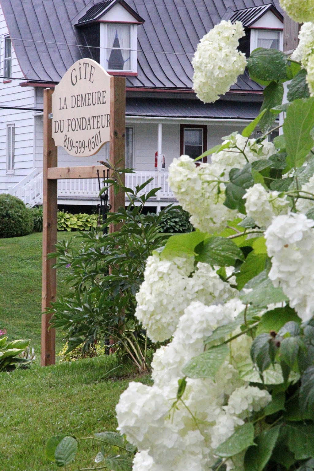 Gîte La demeure du Fondateur | 1001 Rue de lÉglise, Leclercville, QC G0S 2K0, Canada | Phone: (819) 599-0501
