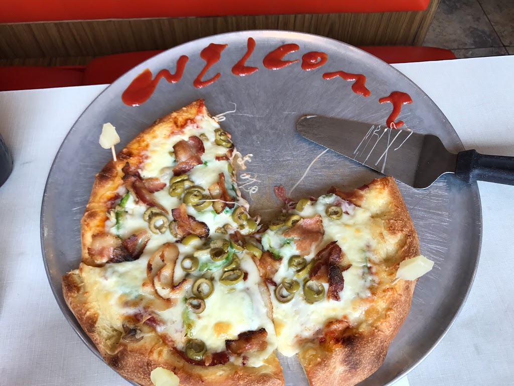 Louis Pizza | 181 McArthur Ave, Vanier, ON K1L 6P9, Canada | Phone: (613) 741-0724