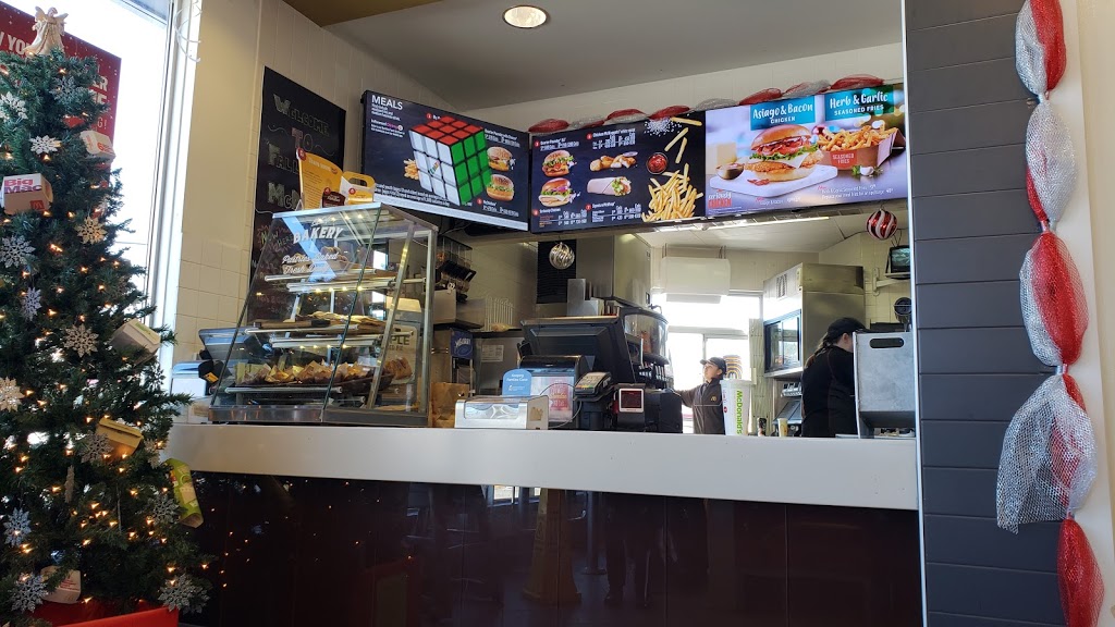 McDonalds | 3291 Lake Thomas Dr, Fall River, NS B2T 1E6, Canada | Phone: (902) 860-3007