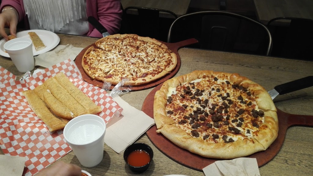 Pizza Hut | 7246 Boul Langelier, Saint-Léonard, QC H1S 2X6, Canada | Phone: (514) 251-4700
