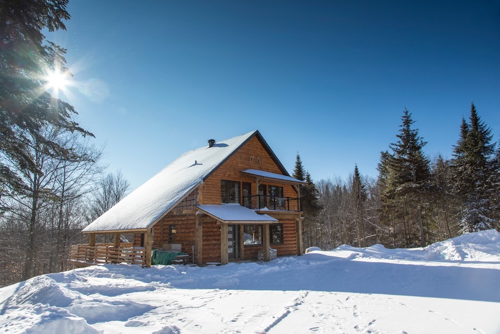 Chalet Dix | 433 rue Ioan, Wentworth-Nord, QC J0T 1Y0, Canada | Phone: (514) 562-6483