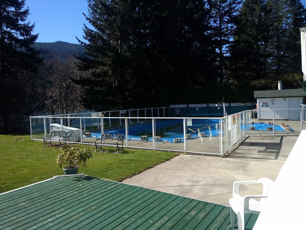 Resort On The Lake | 2323 Arbot Road, Nanaimo, BC V9R 6X7, Canada | Phone: (250) 754-1975