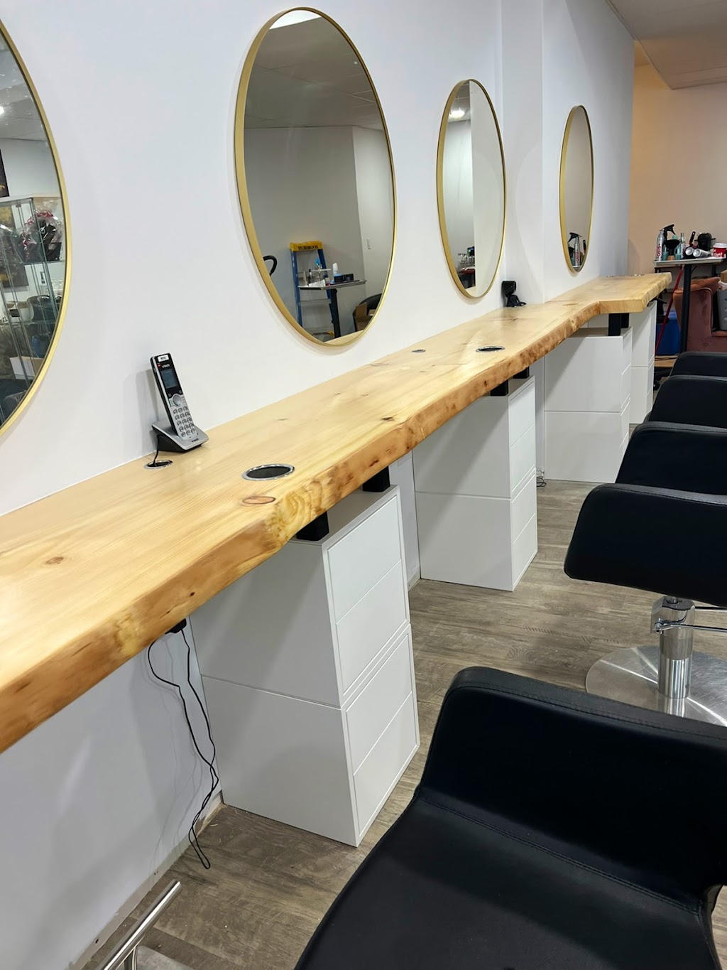 Salon De Coiffure Multi Reflet | 915 105e Ave, Shawinigan-Sud, QC G9P 1L3, Canada | Phone: (819) 539-1943