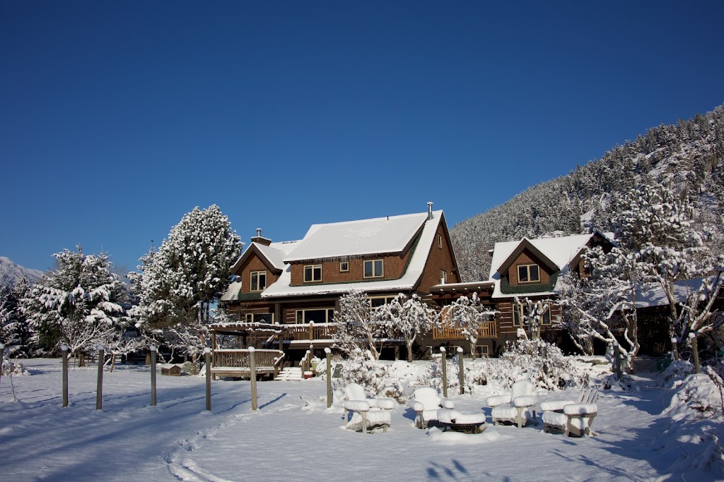 Pemberton Valley Inn | 1427 Collins Rd, Pemberton, BC V0N 2L0, Canada | Phone: (604) 894-7111