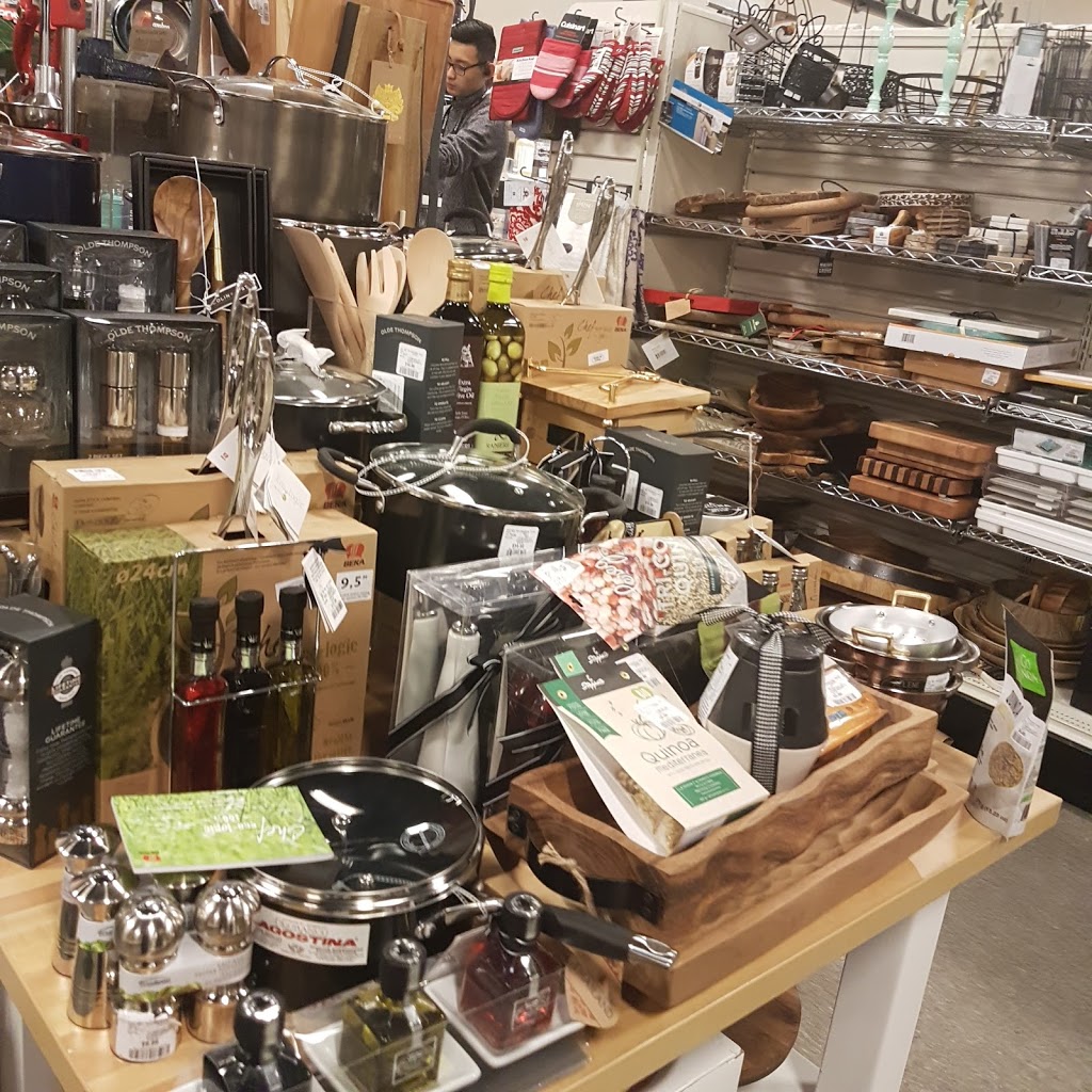 Winners | 585 Queen St W, Toronto, ON M5V 2B7, Canada | Phone: (416) 203-1694