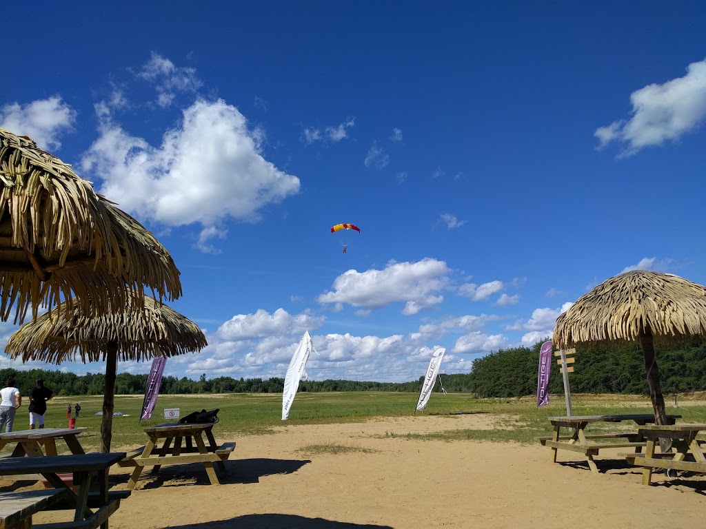 Parachute Voltige | 4680 Rue Principale, Lourdes-de-Joliette, QC J0K 1K0, Canada | Phone: (450) 752-0385