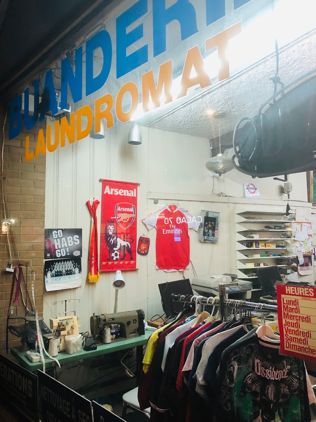 Buanderie du Parc (Laundromat) | 3486 Av du Parc, Montréal, QC H2X 2H7, Canada | Phone: (514) 903-4352