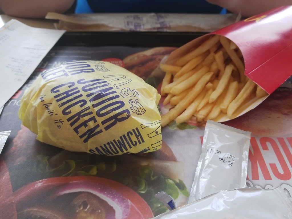 McDonalds | 686 Appleby Line, Burlington, ON L7L 5P9, Canada | Phone: (905) 632-3876