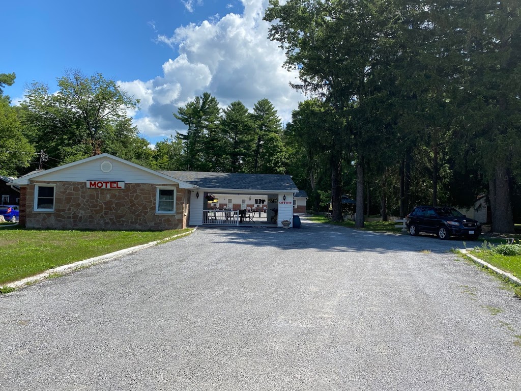 Three Islands Motel | 3404 Kawartha Lakes County Rd 36, Bobcaygeon, ON K0M 1A0, Canada | Phone: (705) 738-2313