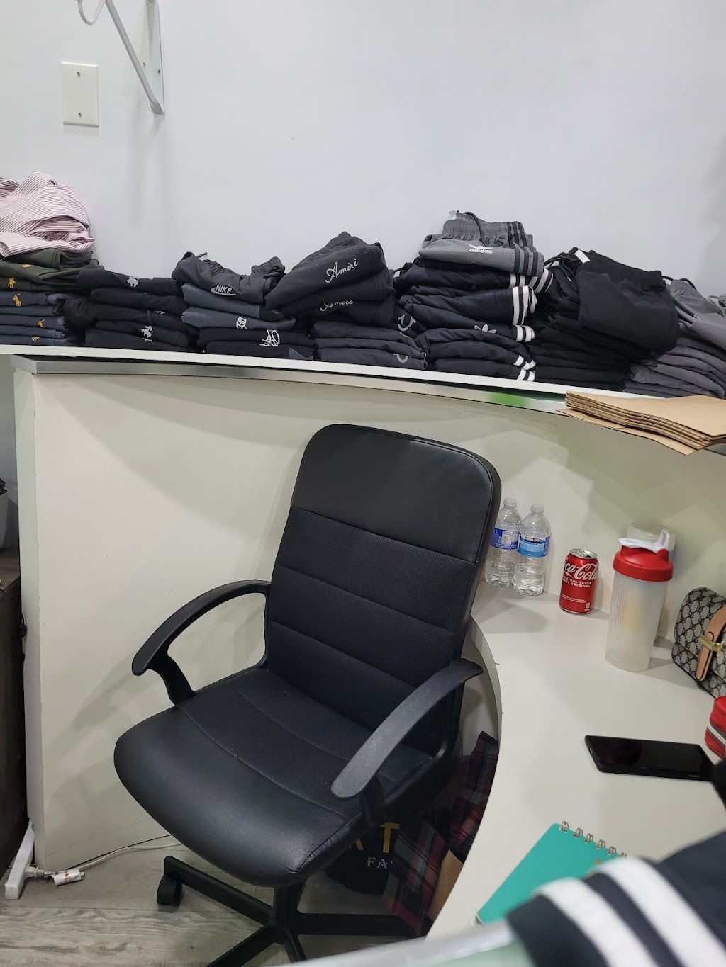The Closet | 136 Inspire Blvd, Brampton, ON L6R 0B3, Canada | Phone: (647) 770-3305