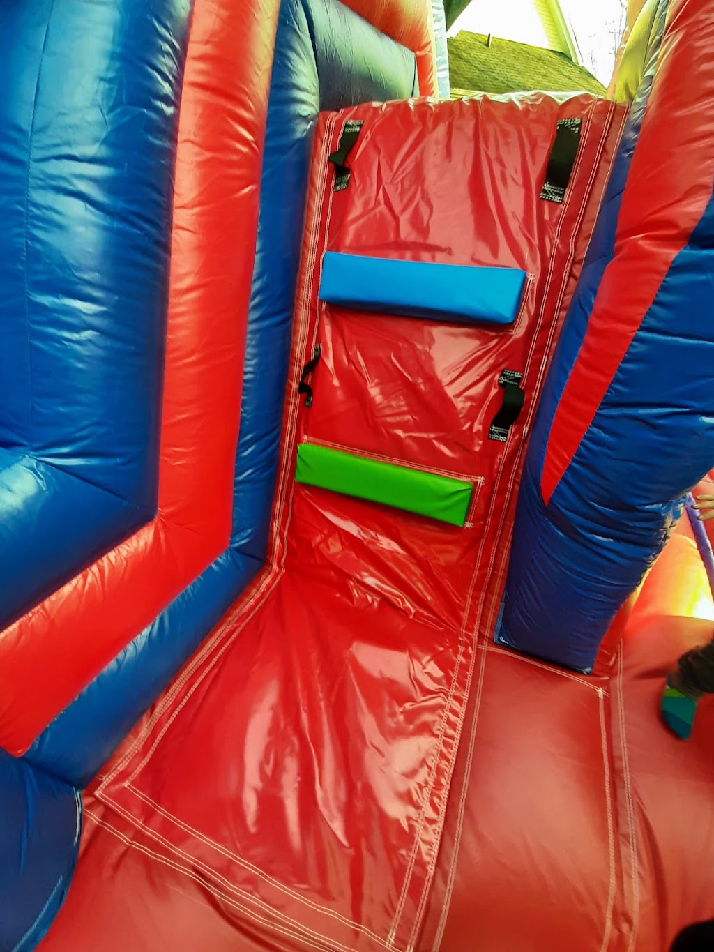 Amusements Kyberka Inc. - Jeux Gonflables/Bouncy Castle Rentals | 6 Rue de lArche, Val-des-Monts, QC J8N 7N9, Canada | Phone: (819) 230-3001