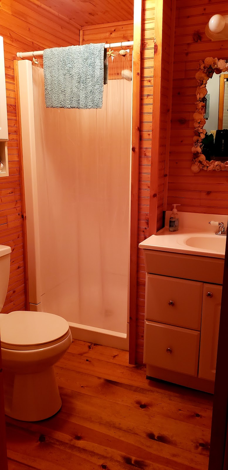 Wipp Inn | 2927 S Lakeshore Rd, Applegate, MI 48401, USA | Phone: (810) 359-2800
