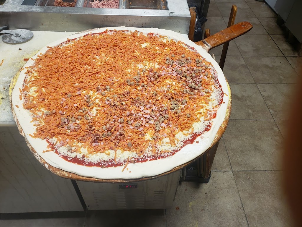 Bulls Eye Pizza South | 3395 Howard Ave Unit 14, Windsor, ON N9E 3N6, Canada | Phone: (519) 969-5858