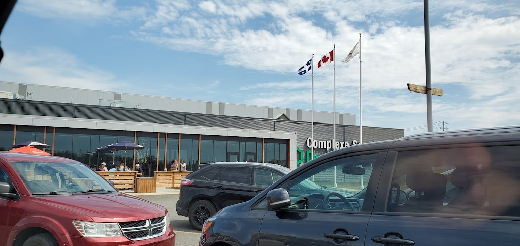 Complexe Sportif Desjardins de Wendake | 100 Rue Grand Chef Thonnakona, Wendake, QC G0A 4V0, Canada | Phone: (418) 847-0774