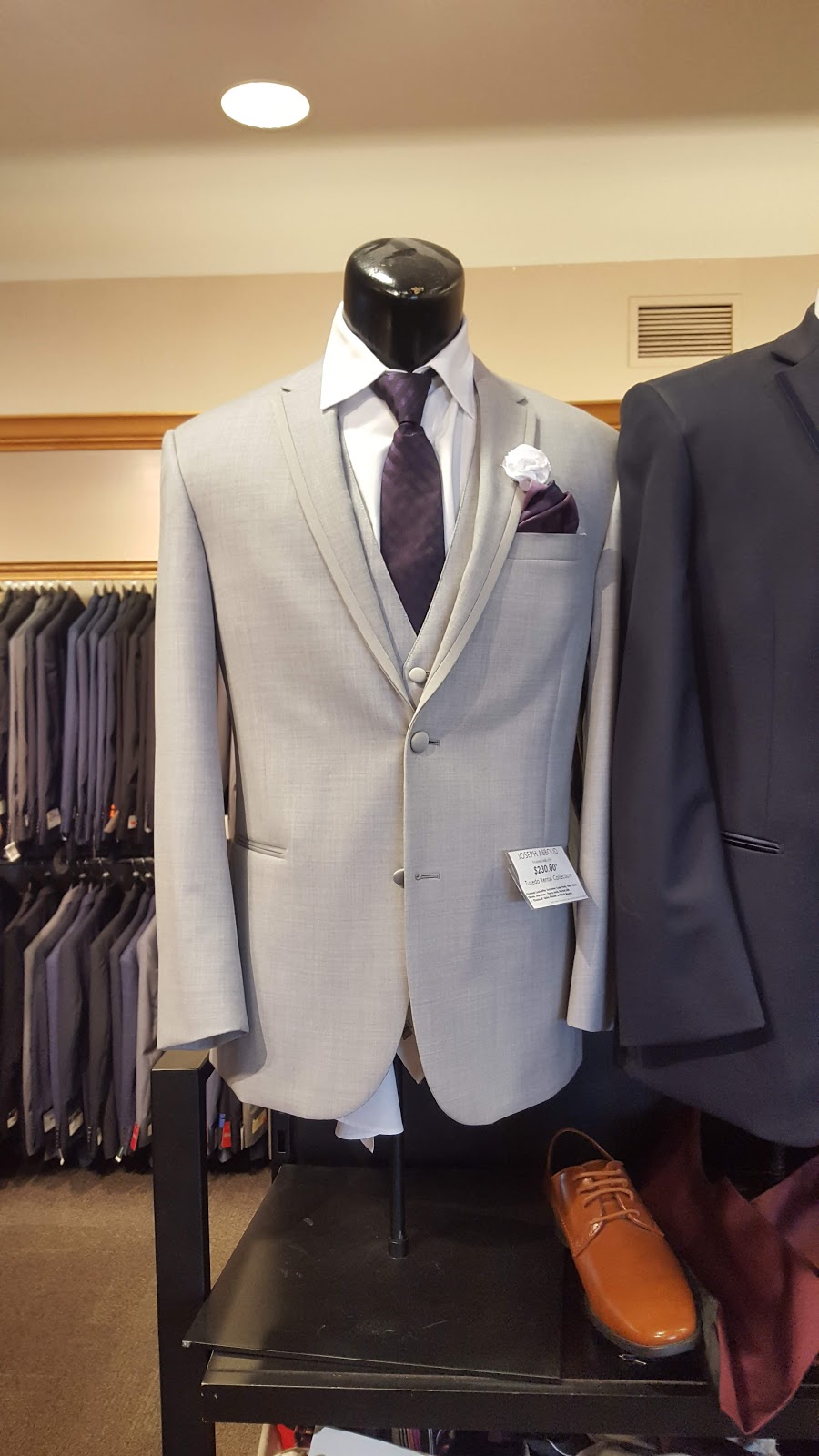 Moores Clothing for Men | 500 Fairway Rd S, Kitchener, ON N2C 1X3, Canada | Phone: (519) 893-1241