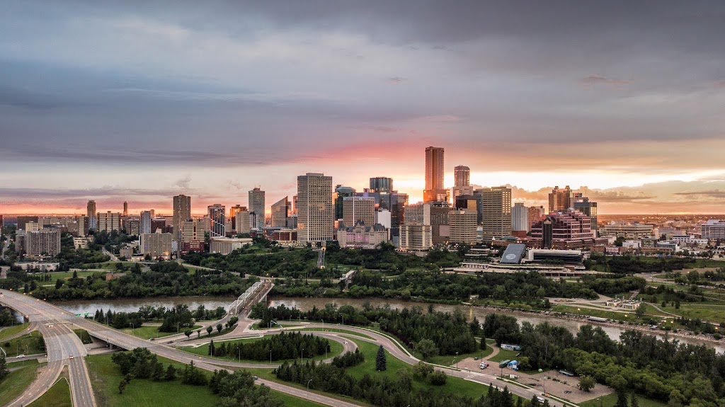 Creyegtive | 1418 27 Ave NW, Edmonton, AB T6T 0W1, Canada | Phone: (780) 655-3922
